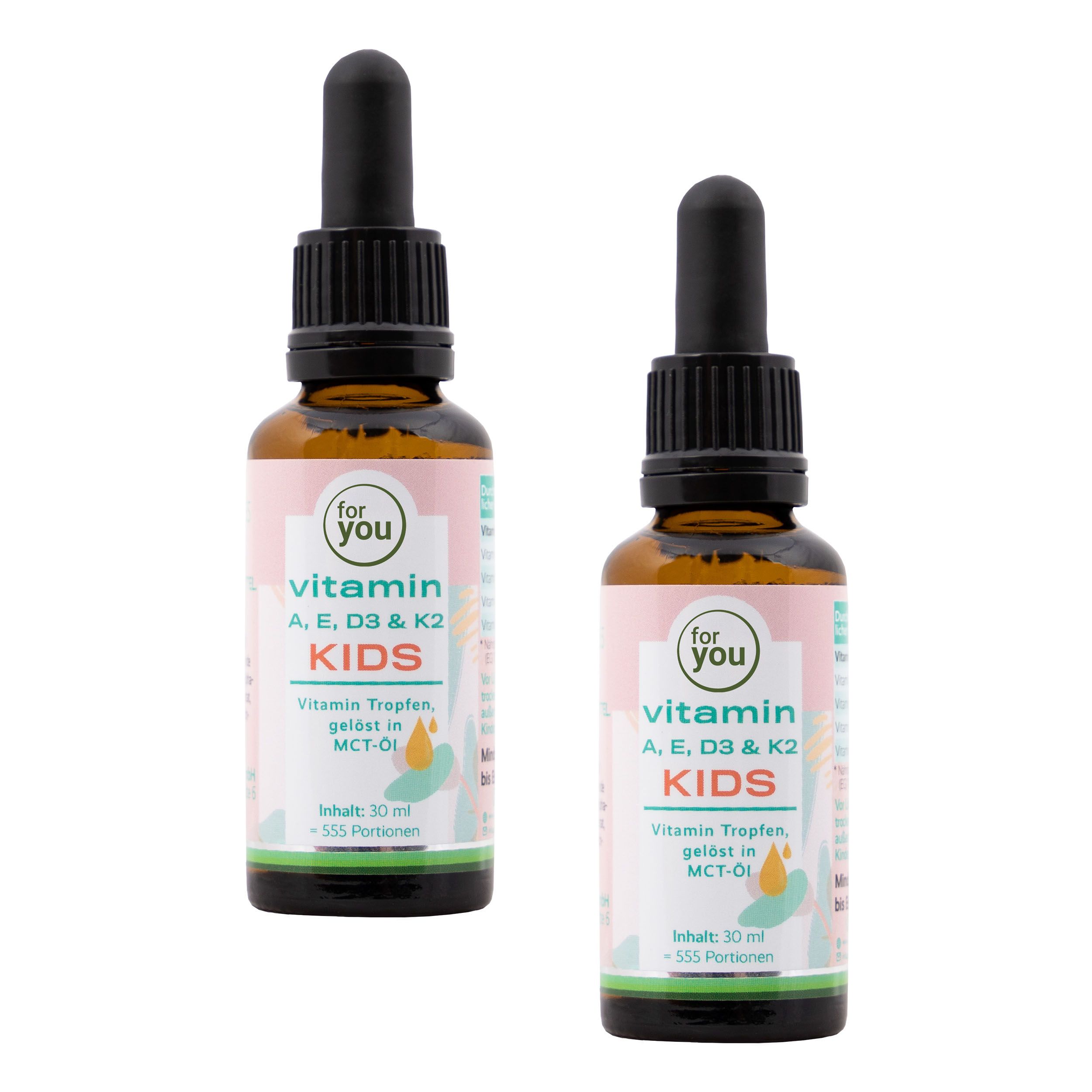 Zwei Flaschen Vitamin A, E, D3 & K2 Kids Flüssig. Braune Glasflaschen mit Pipettenverschluss und rosa Etikett.
