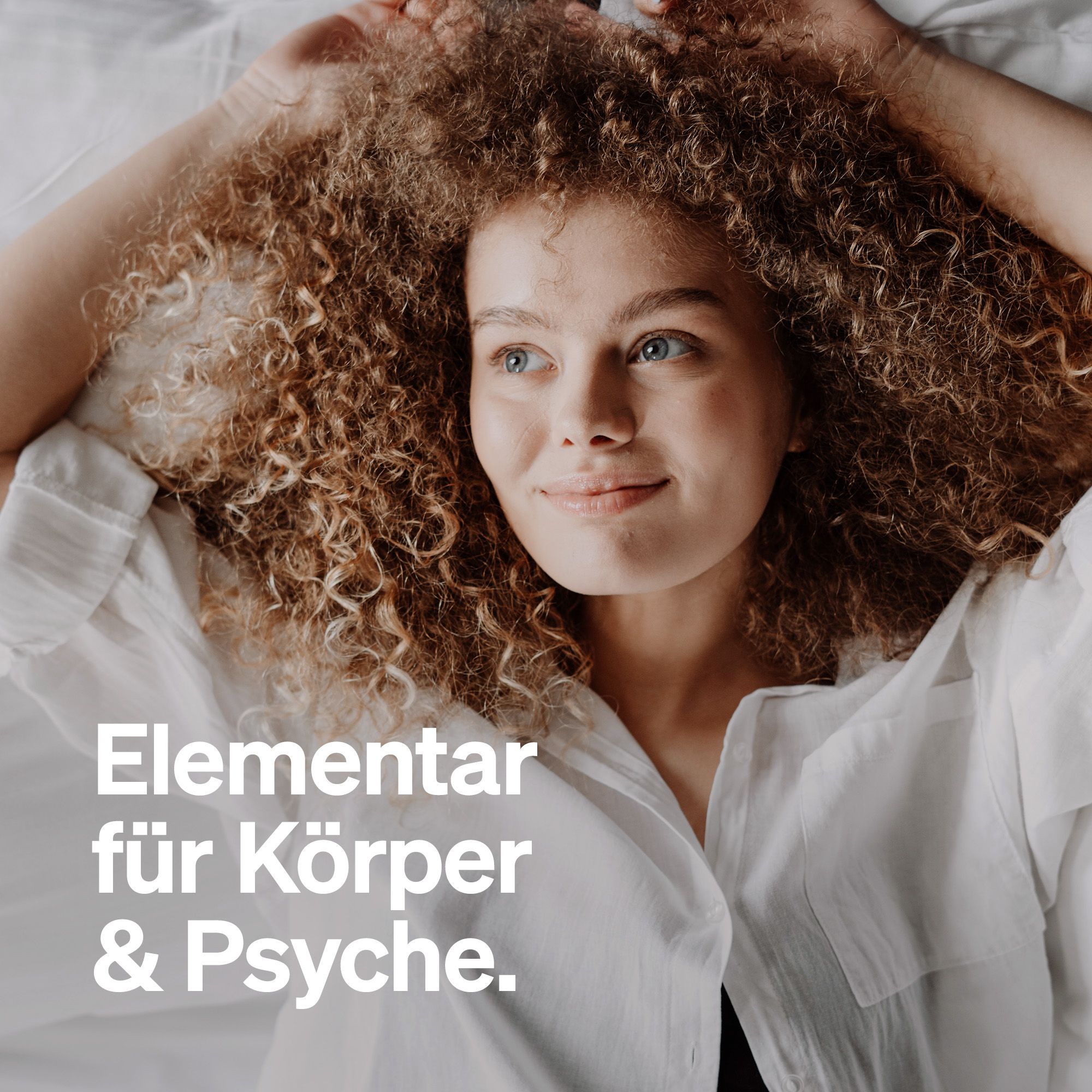 Frau mit lockigem Haar, Text: Elementar für Körper & Psyche.