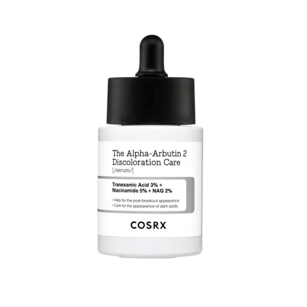 Weiße Flasche mit schwarzem Deckel. Text: The Alpha-Arbutin 2 Discoloration Care Serum. Inhaltsstoffe. Marke COSRX.