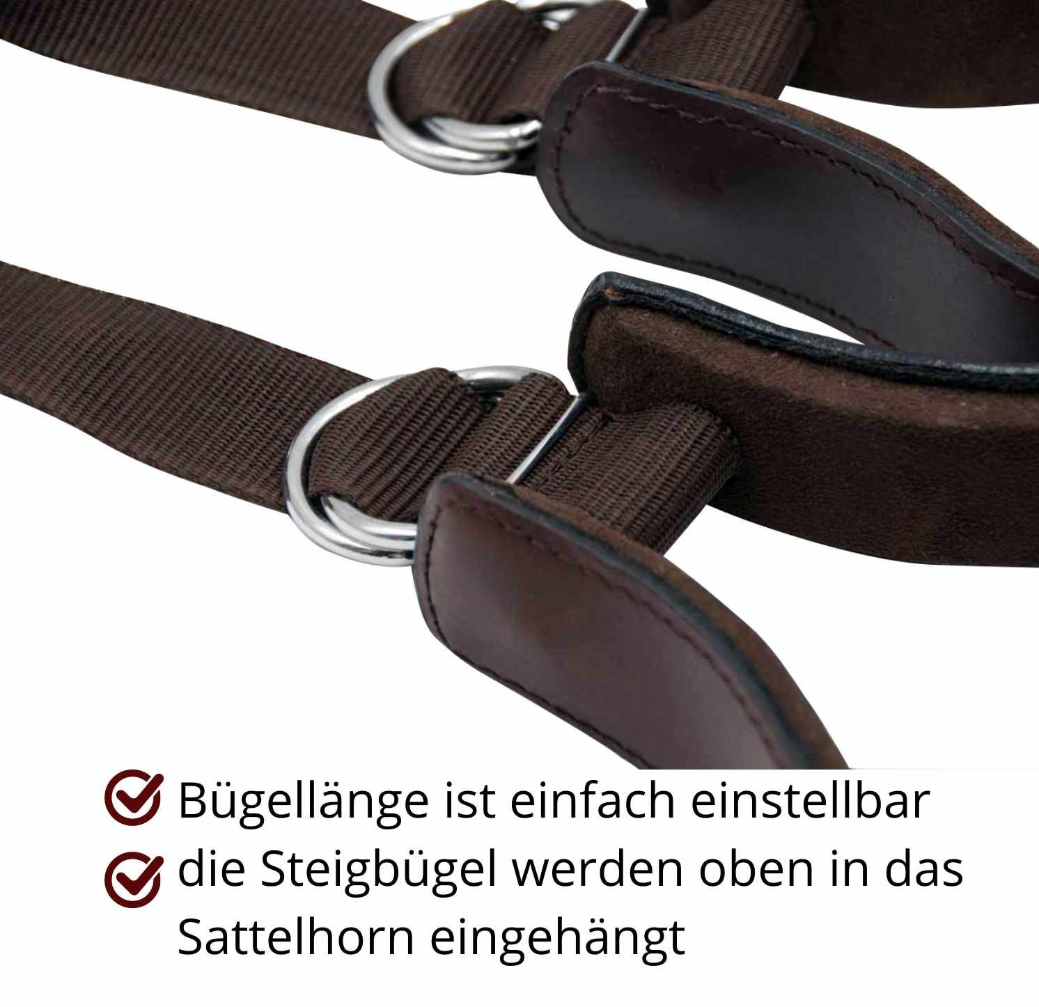Nahaufnahme von braunen Steigbügeln. Ringe und Riemen. Text: Bügellänge ist einfach einstellbar.