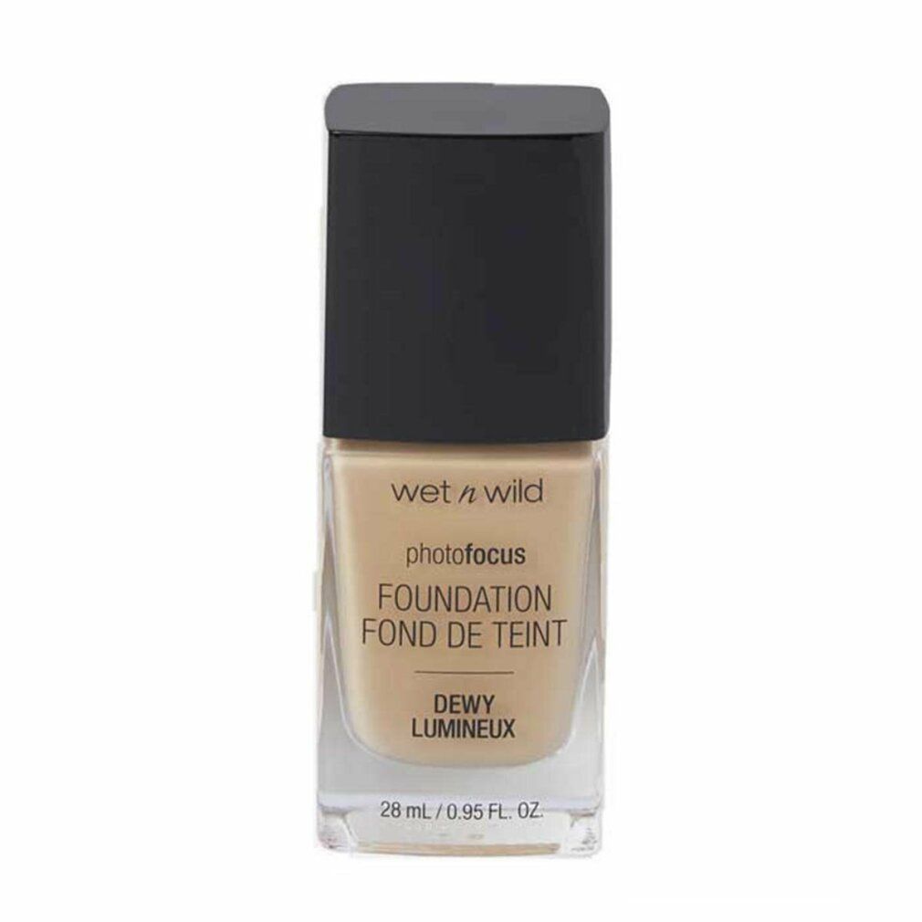 Flüssige Foundation in einer rechteckigen Glasflasche mit schwarzem Deckel. Aufschrift: Wet n Wild, Photo Focus, Foundation, Fond de Teint, Dewy, Lumineux.