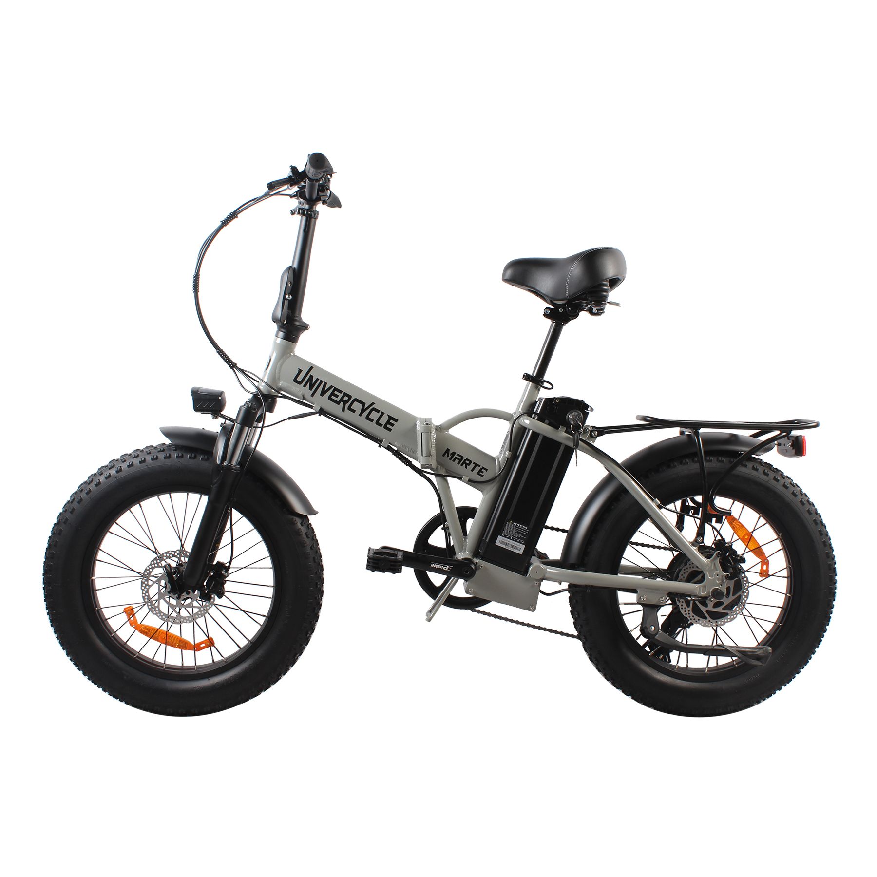 Graues E-Bike mit schwarzen Reifen. Gepäckträger, Akku und MARTE Schriftzug sichtbar. Seitenansicht.