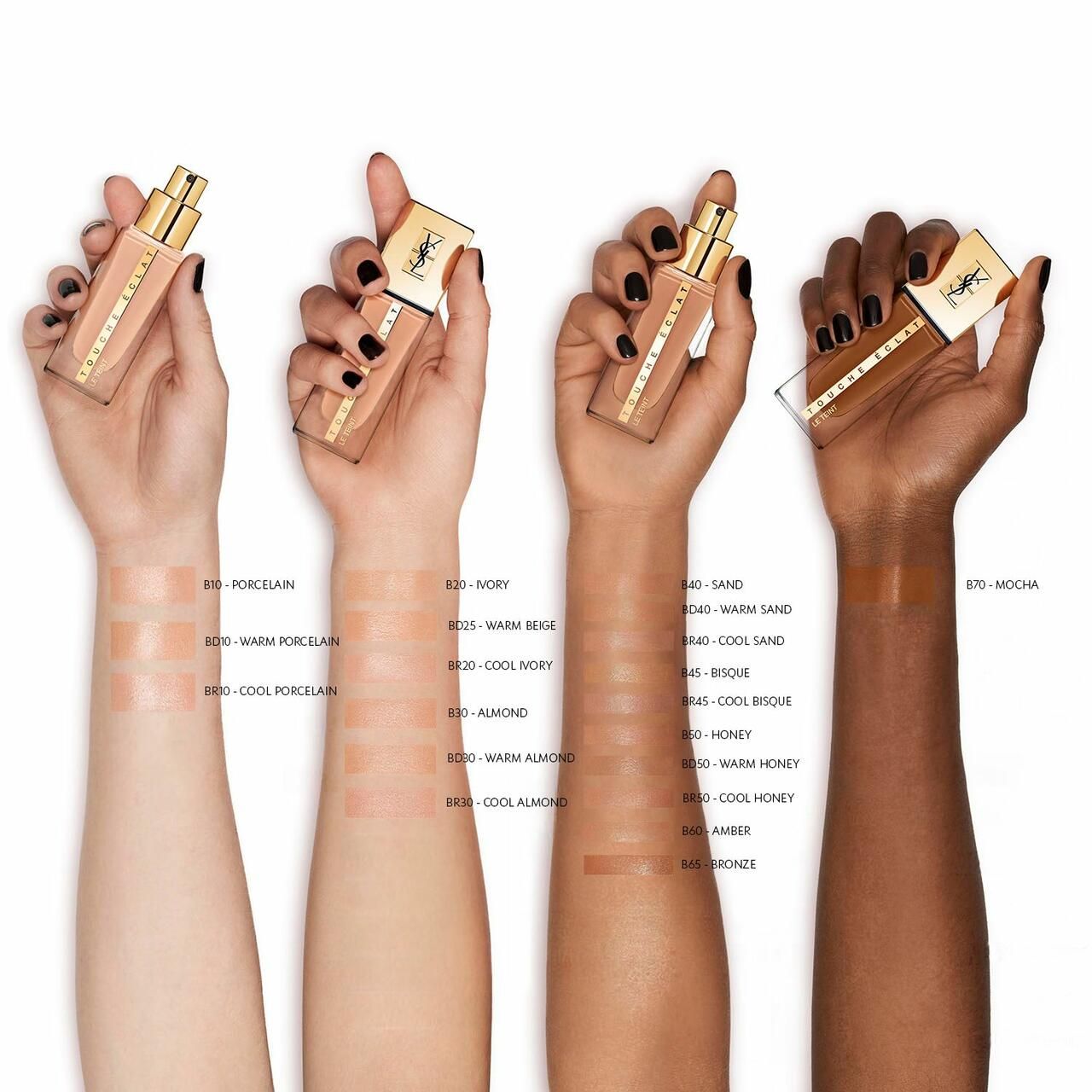 Hände mit Foundation-Flakons, Farbtöne auf Arme aufgetragen. Farbtöne: B70 Mocha, B65 Bronze, B45 Bisque, B40 Sand, B30 Moka.