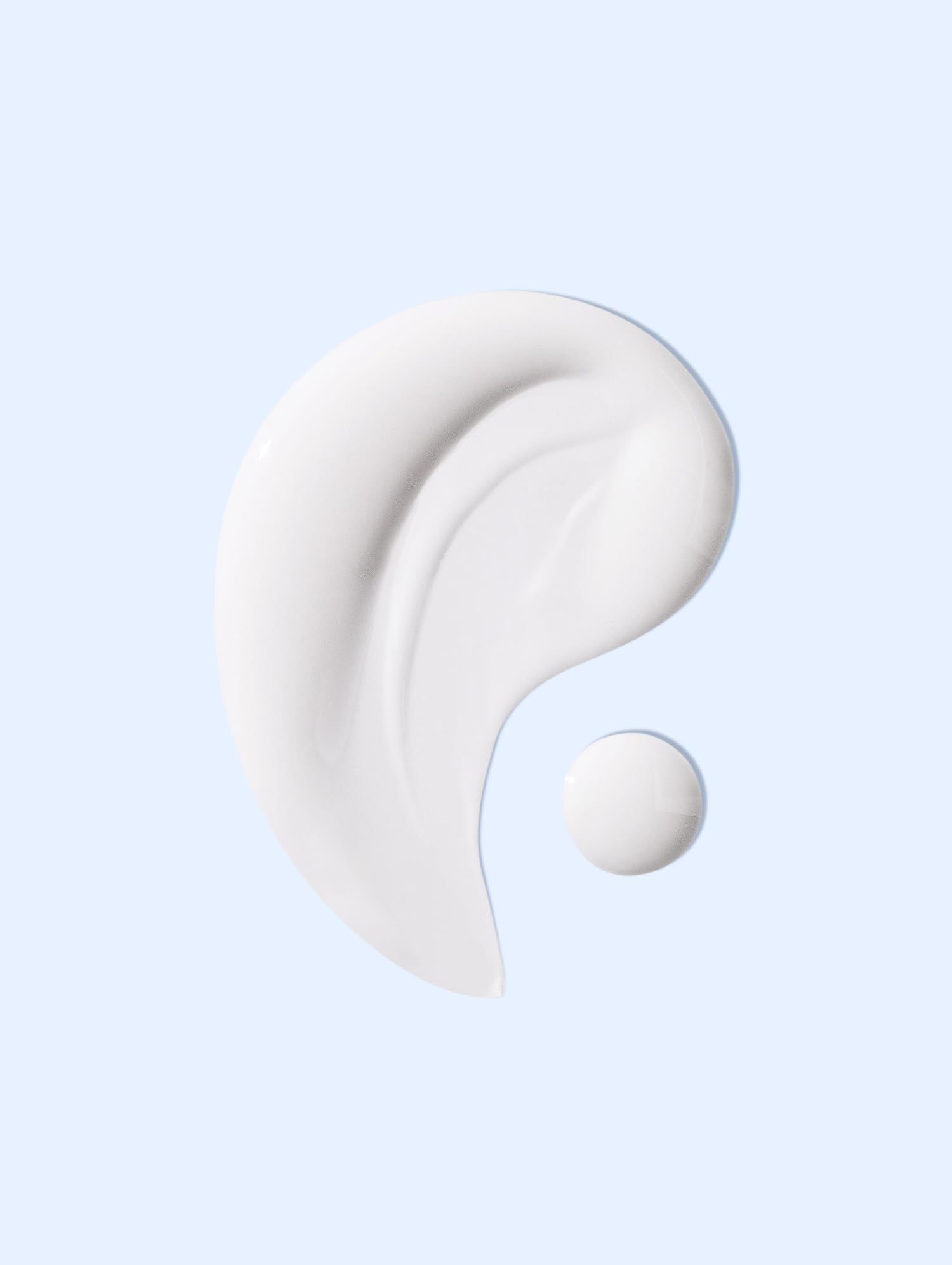 Weißes Produkt in Tropfenform und kleinerem Kreis auf hellblauem Hintergrund. Text nicht lesbar.