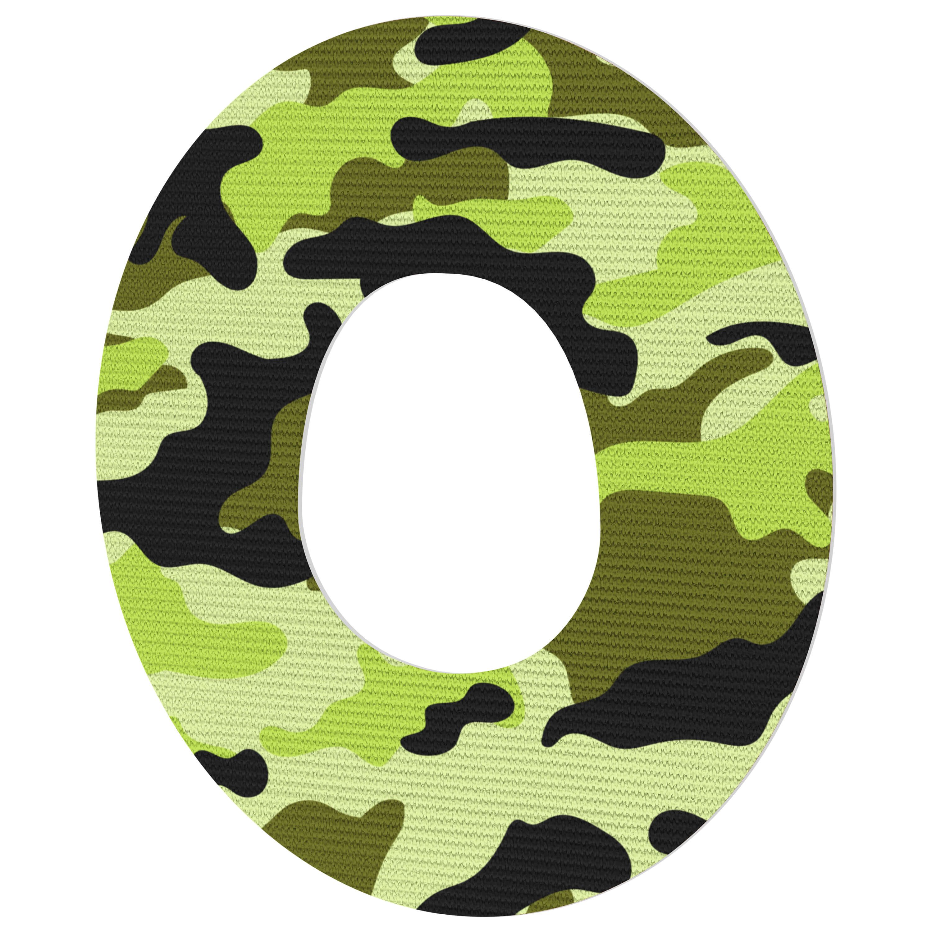 Runder Fixierpflaster mit Camouflage-Muster in Grün- und Schwarztönen. Loch in der Mitte.