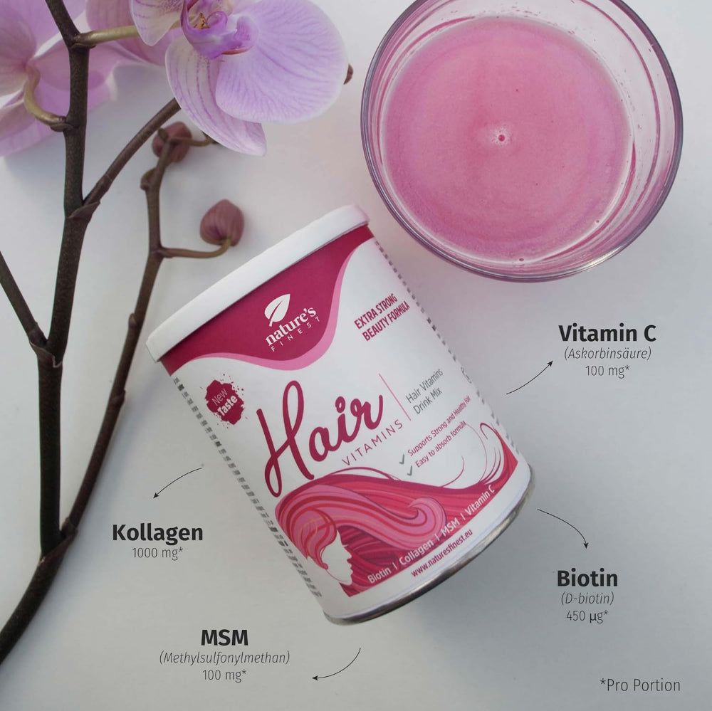 Produkt von Nature's Finest Hair Vitamins. Dose, Glas mit rosa Flüssigkeit, Blüten. Inhaltsstoffe: Vitamin C, Kollagen, MSM, Biotin.