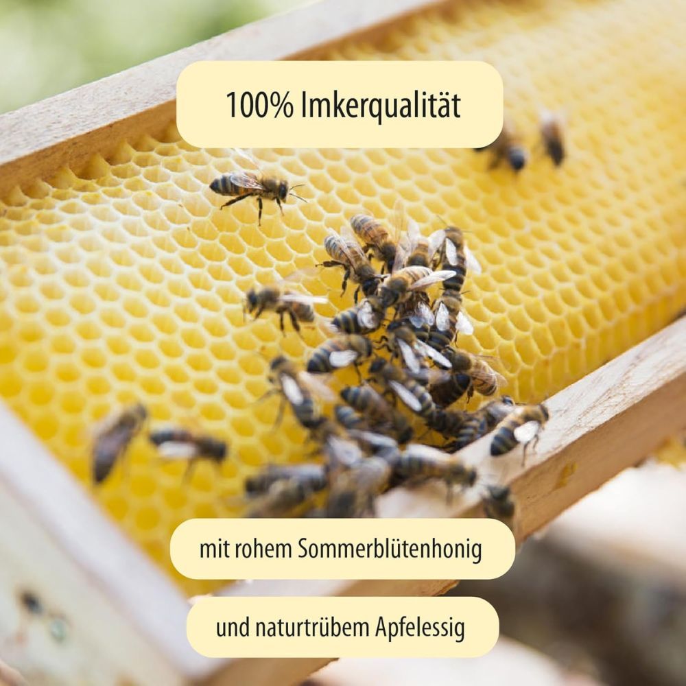 Nahaufnahme von Bienen auf einem Bienenwabenrahmen. Text: 100% Imkerqualität. Text: mit rohem Sommerblütenhonig und naturtrübem Apfelessig.