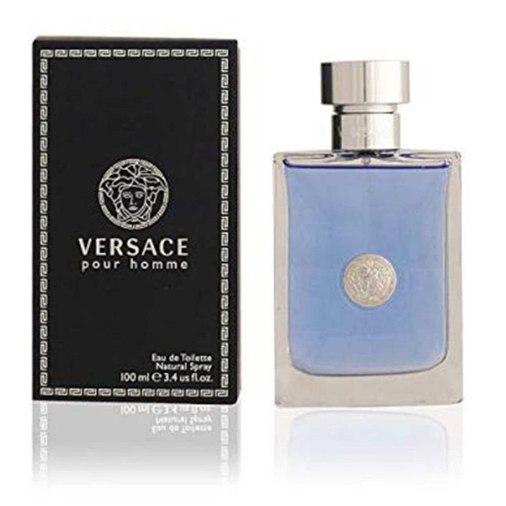 Versace Pour Homme Eau de Toilette Spray. Schwarze Schachtel und blaue Flasche. Logo und Schriftzug Versace.