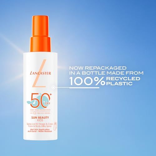 Sonnencreme-Spray. Weiß mit orangefarbenem Sprühkopf. Aufschrift: Lancaster, Sun Beauty Kids, SPF 50. Verpackung aus recyceltem Kunststoff.