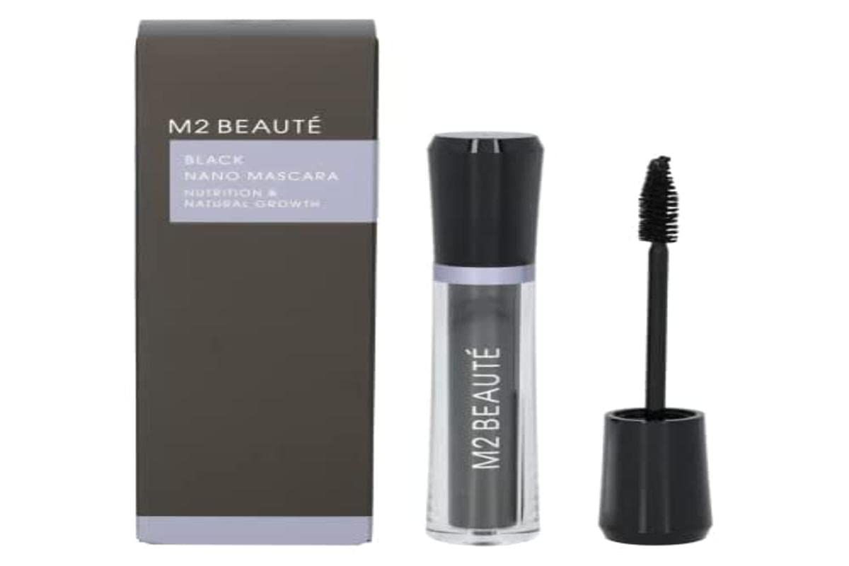 Mascara-Tube, Bürste und Verpackung. Aufschrift: M2 Beauté Black Nano Mascara Nutrition & Natural Growth.