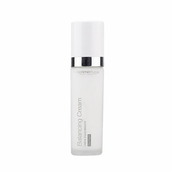 Weiße Flasche mit Pumpspender und silbernem Ring. Beschriftung: Balancing Cream.