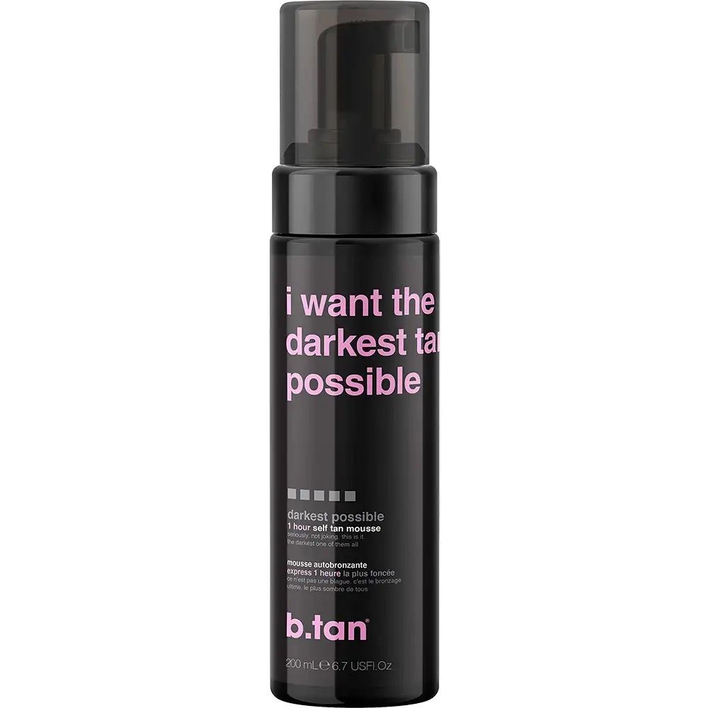 Schwarze Flasche mit Aufschrift "I want the darkest tan possible". Produktname und Marke sichtbar.