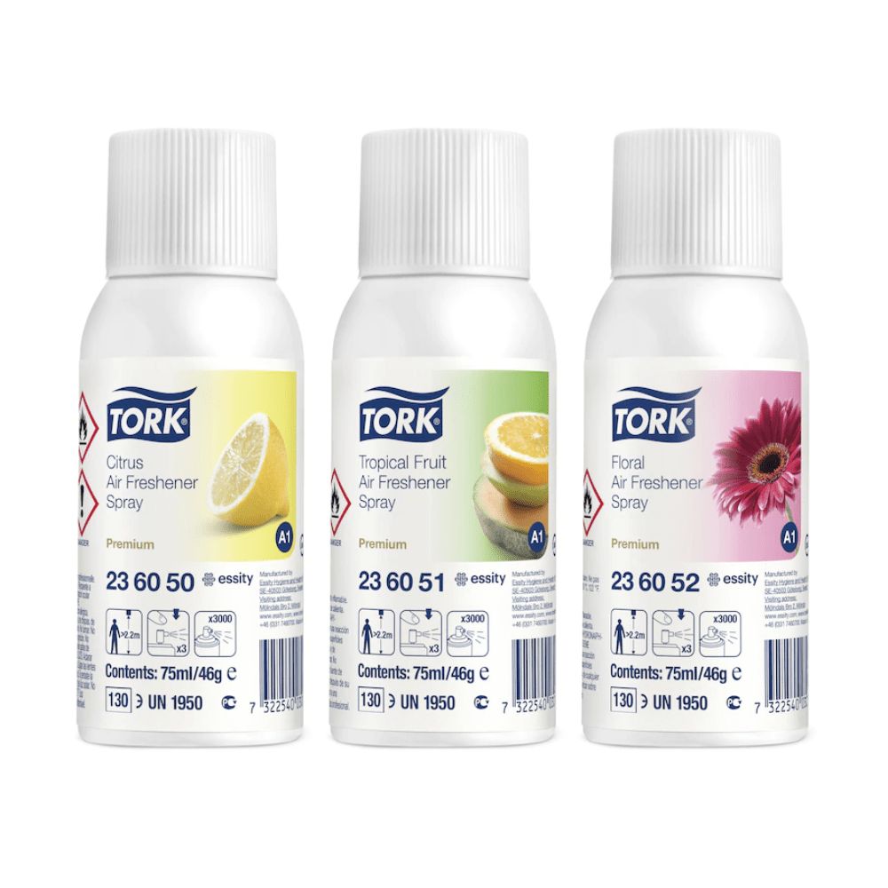 Drei weiße Sprühflaschen mit weißem Deckel. Auf jeder Flasche steht "TORK Air Freshener Spray". Verschiedene Frucht- und Blumenabbildungen.