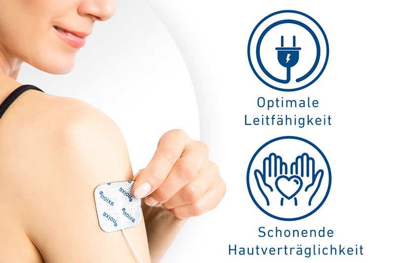 Elektrodenpad auf Schulter. Quadratisch, mit axion-Logo. Optimale Leitfähigkeit, hautverträglich.