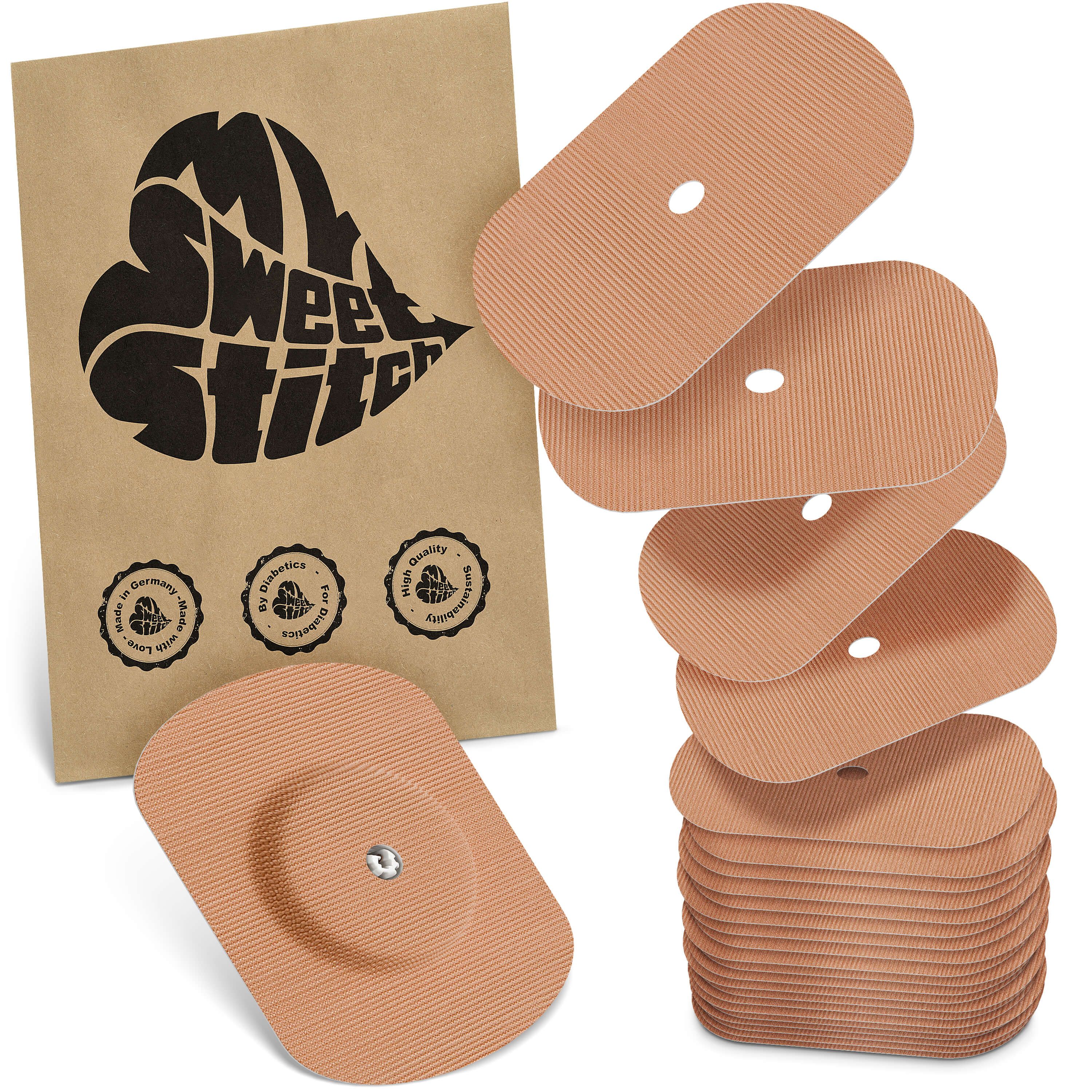Beige Pflaster mit Belüftungsloch, in Papierverpackung. Marke MySweetStitch. Mehrere Pflaster gestapelt und einzeln.