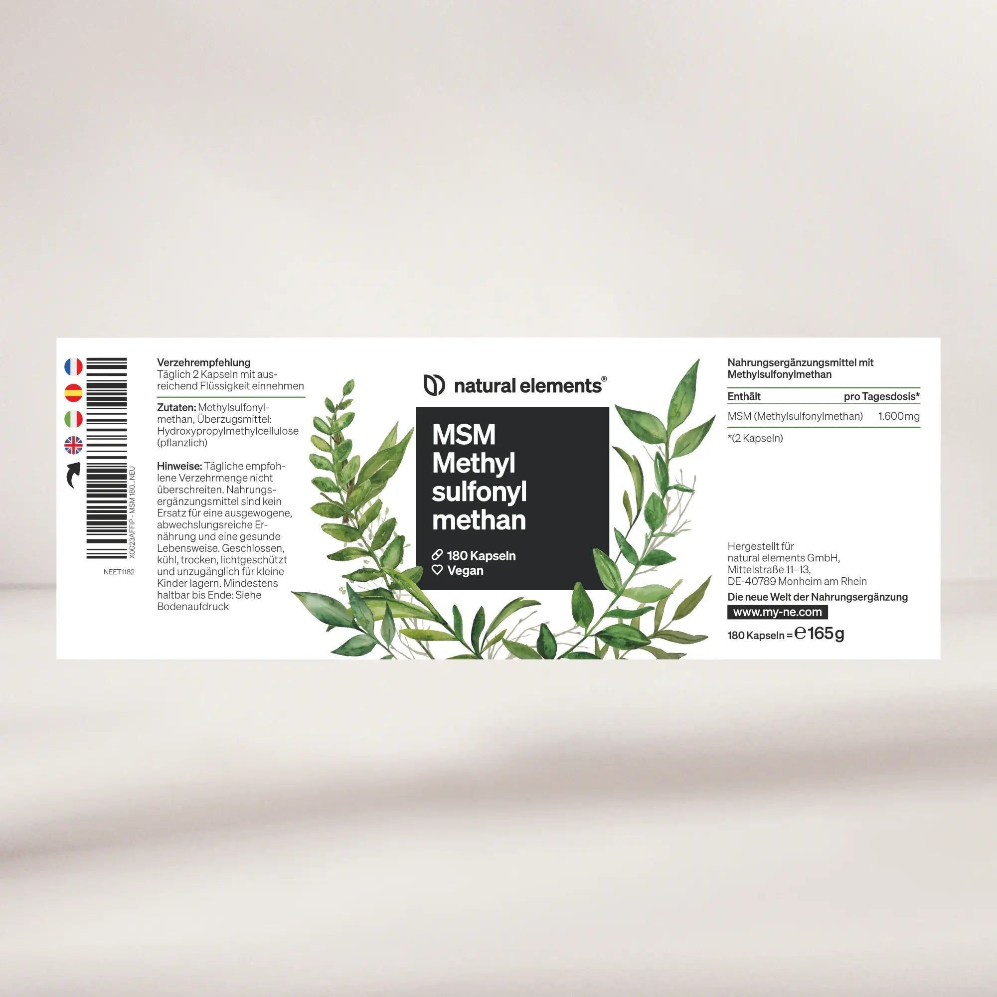 Weißes Etikett mit Text und Blättern. Aufschrift: MSM Methylsulfonylmethan, 180 Kapseln, Vegan. Marke: natural elements. Mehrsprachige Informationen.
