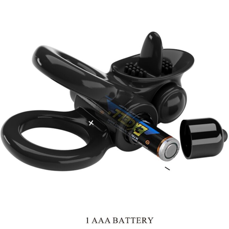 Schwarzer Penisring mit Vibrationsfunktion. Batterie (AAA) wird eingesetzt. Deckel ist abgenommen.