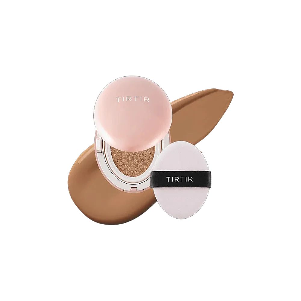 Rosa Cushion-Kompaktpuder mit Schwamm und Make-up-Farbe. Der Name TIRTIR ist auf dem Schwamm zu sehen.