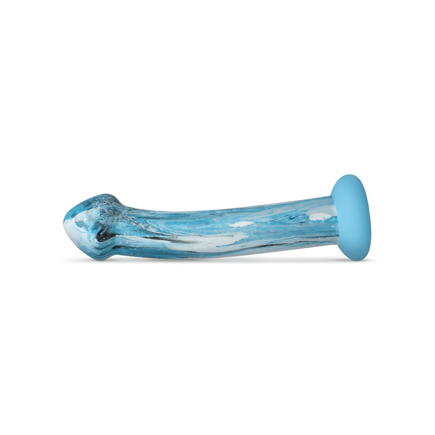 Glasdildo mit blau-weißem Wellenmuster und blauem Sockel. Liegende Position.