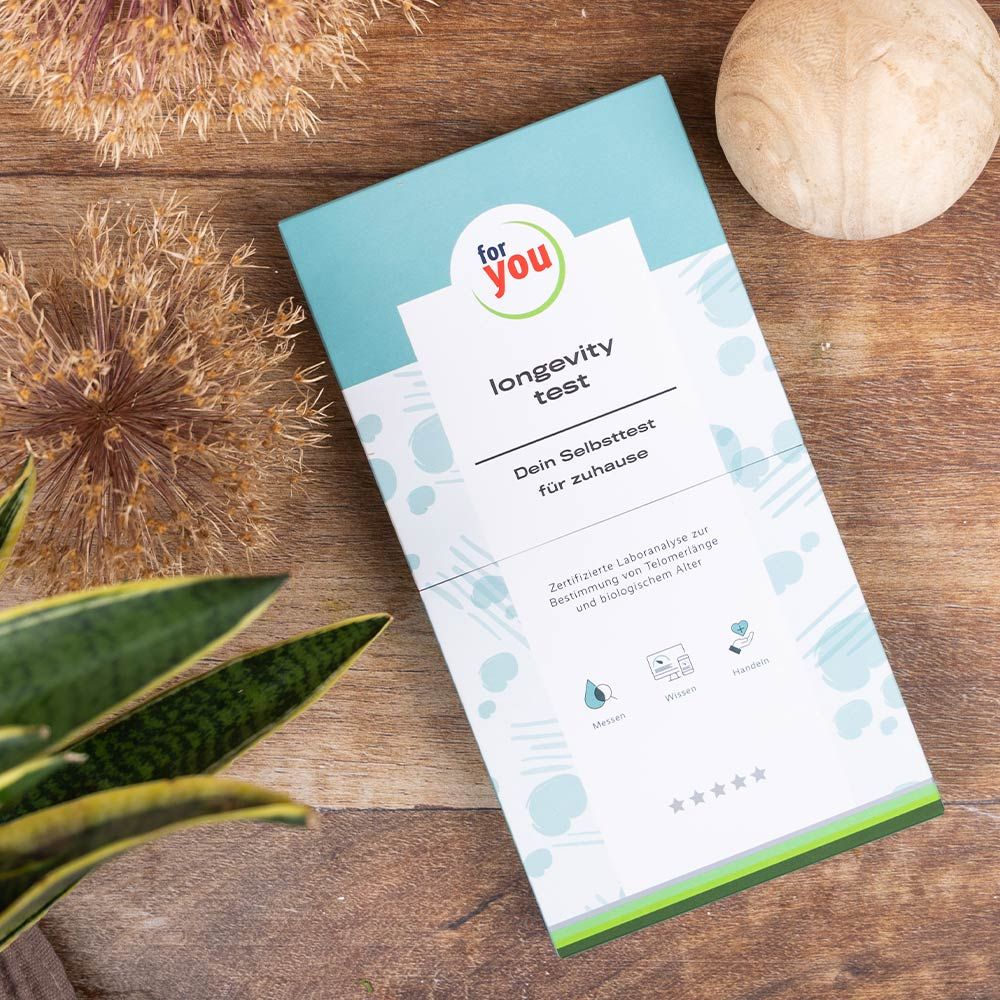 Verpackung des "for you Longevity Test". Aufschrift: Longevity Test, Dein Selbsttest für zuhause. Mit Logos und Sternen.