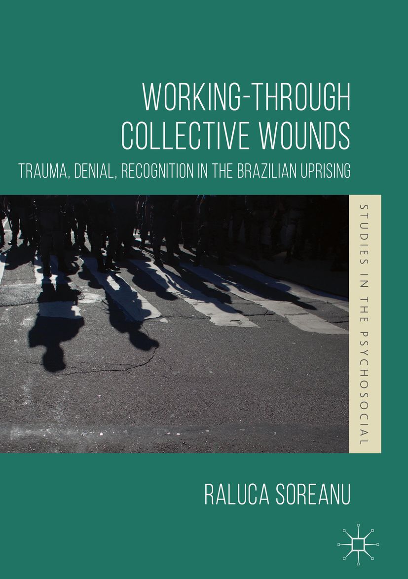 Buchcover: "Working-through Collective Wounds". Titel in Weiß auf grünem Hintergrund. Autor: Raluca Soreanu. Hintergrund: Schatten von Menschen.
