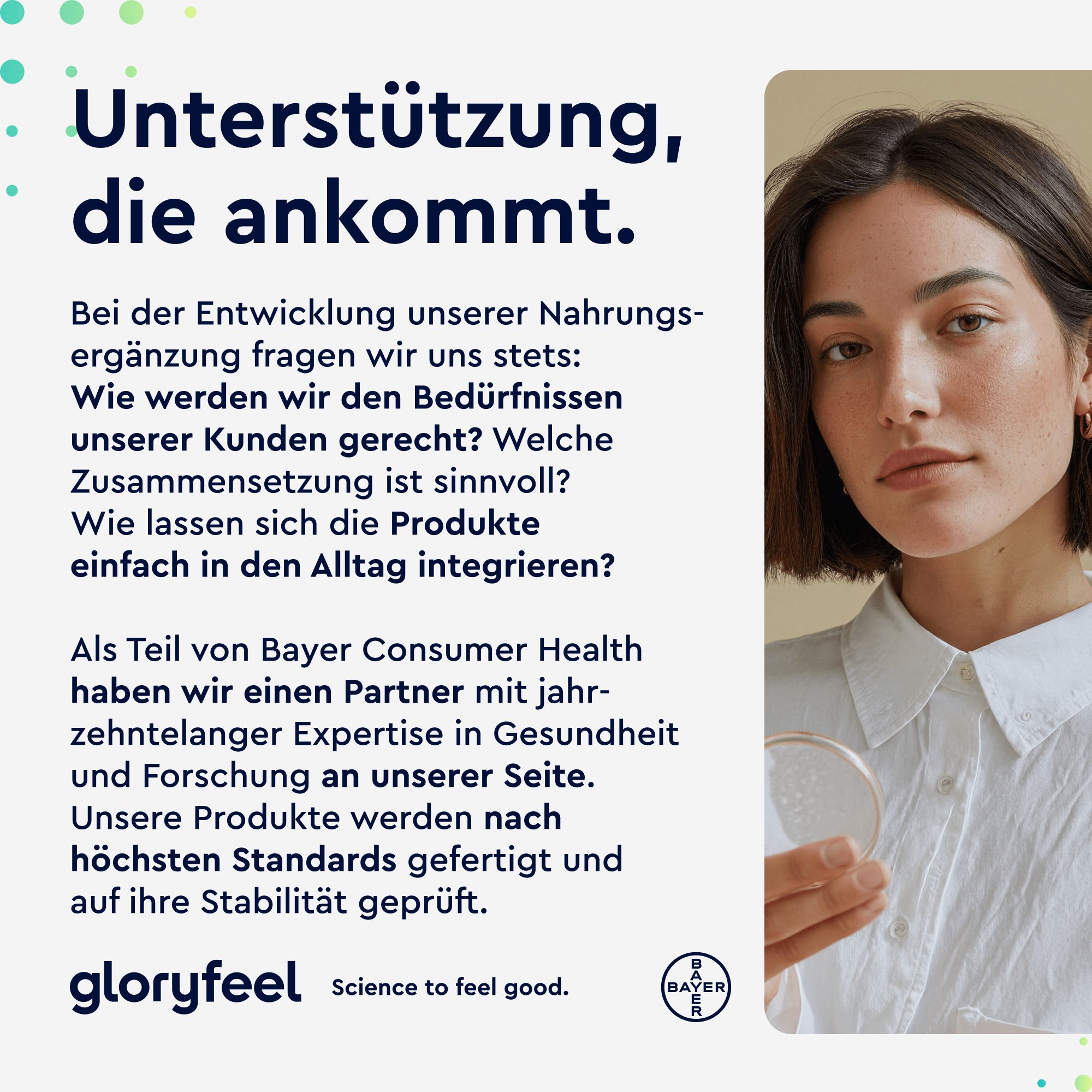 Frau mit Glas. Text: Unterstützung, die ankommt. Als Teil von Bayer Consumer Health haben wir einen Partner mit jahrzehntelanger Expertise.
