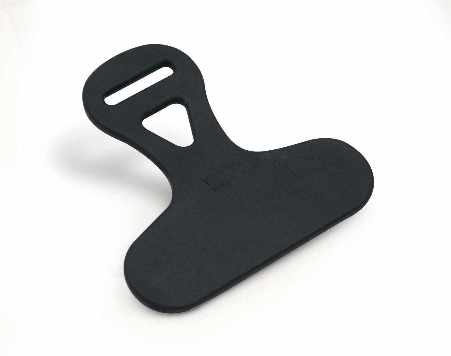 Schwarzer Schweifriemenhalter aus Kunststoff. T-förmig mit einem Loch.
