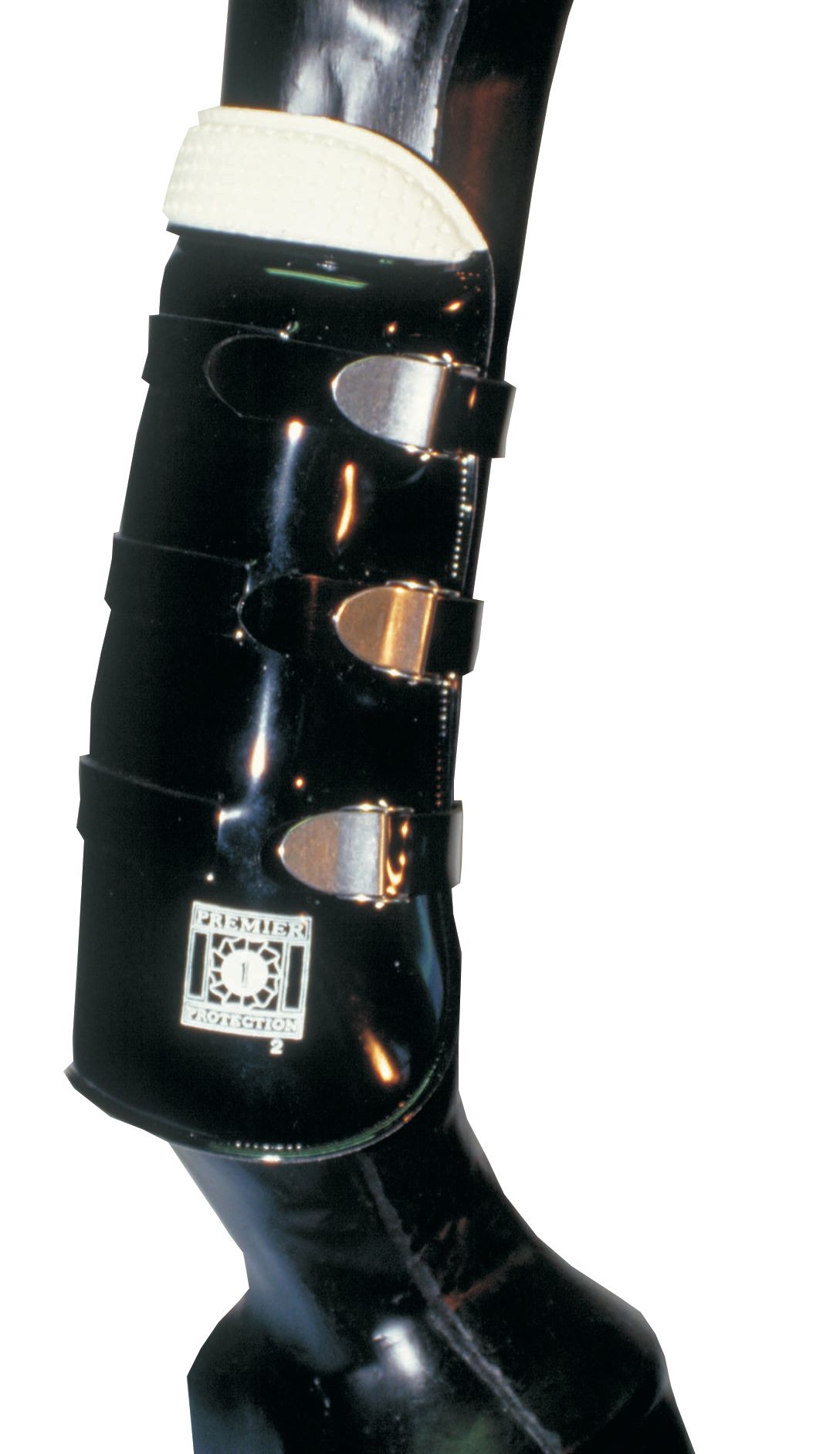 Schwarze Gamasche mit silbernen Schnallen und weißem Polster. Logo: Premier Protection.