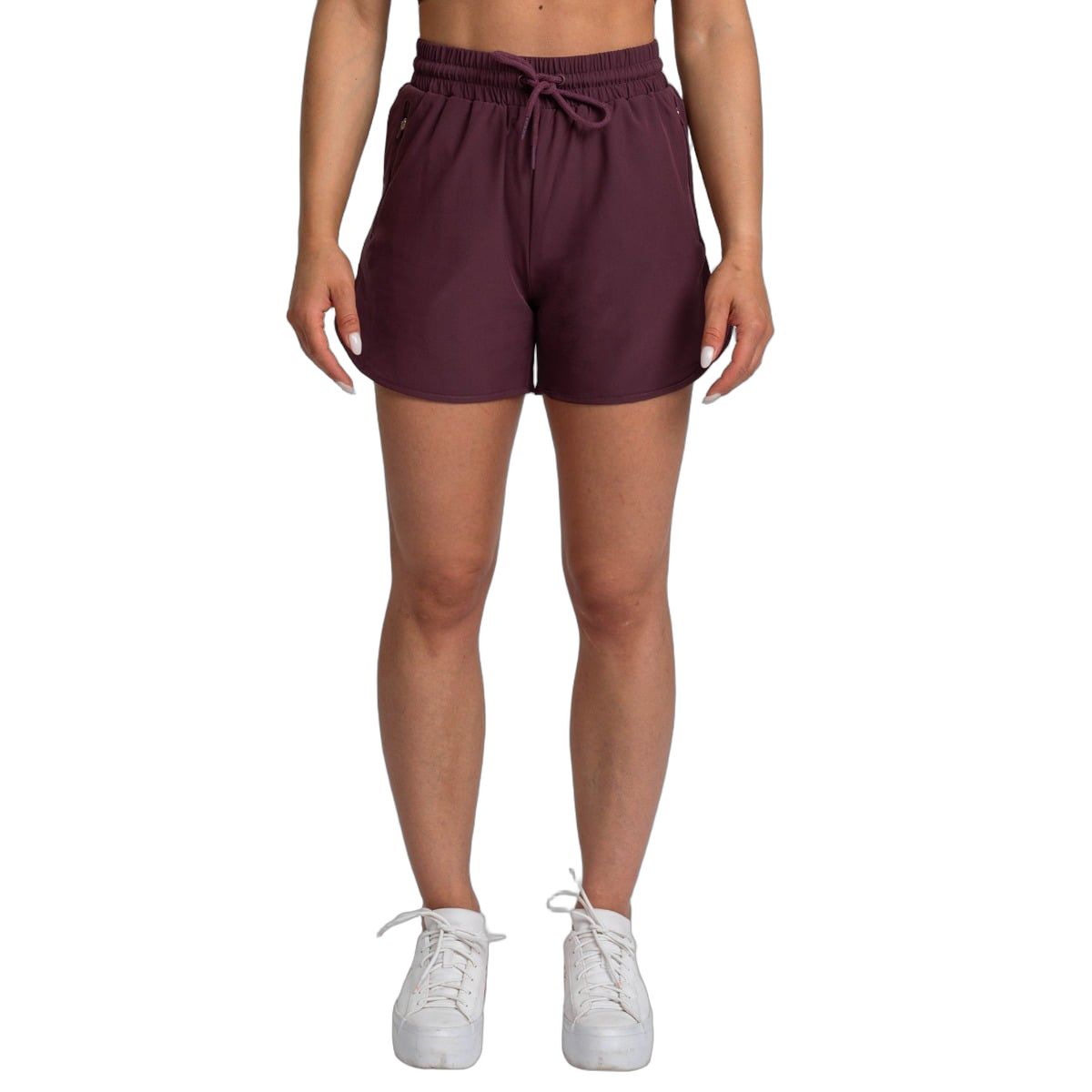Damen Shorts in Aubergine mit Kordelzug und Taschen.