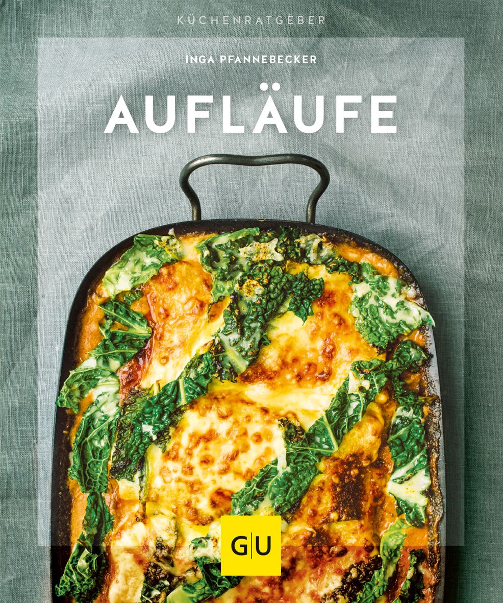 Kochbuch "Aufläufe" von Inga Pfannebecker. Auf dem Cover ein Auflauf in einer schwarzen Form mit Griffen. Logo "GU".