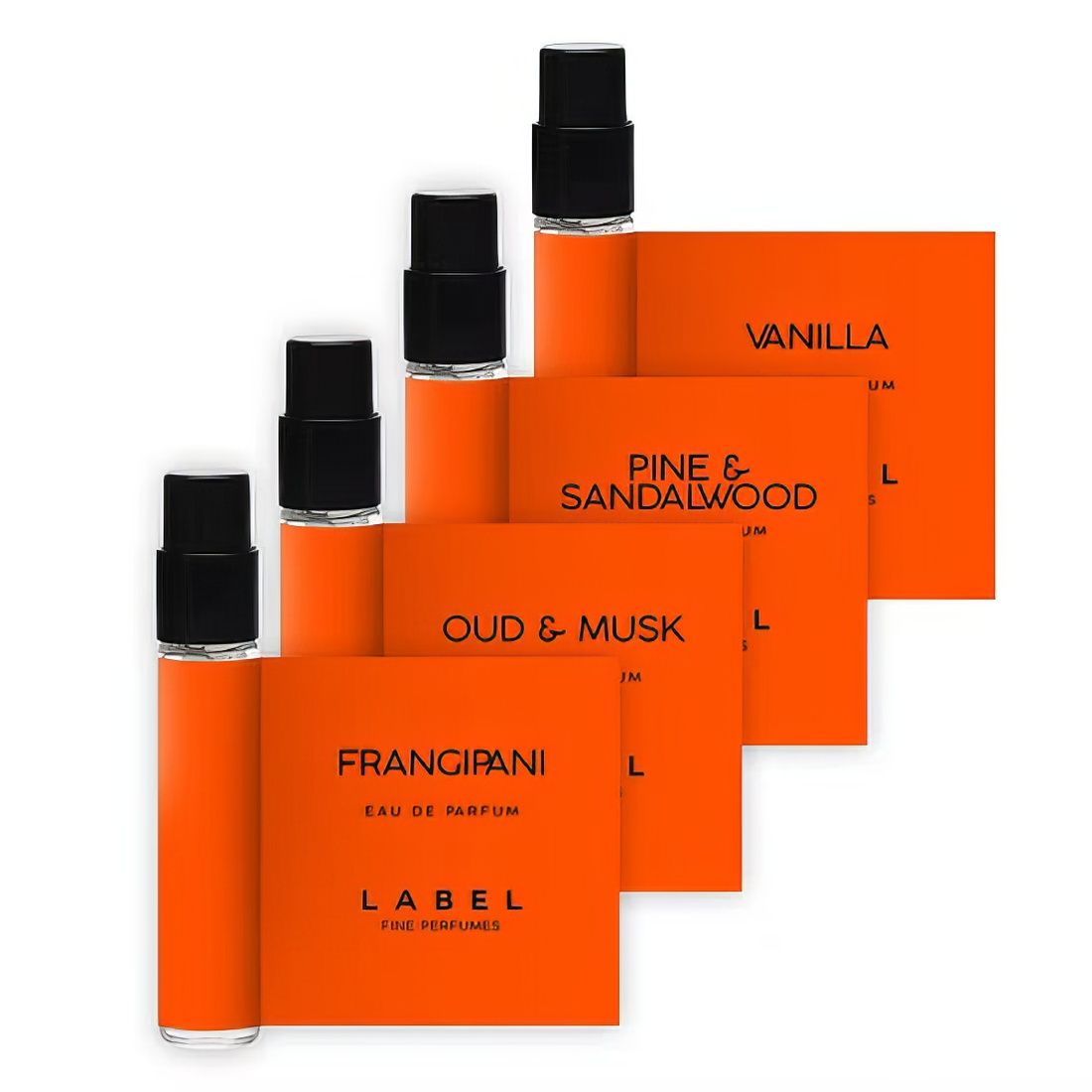 Mehrere kleine, orangefarbene Flakons mit schwarzem Verschluss. Aufschrift: "Label Fine Perfumes".