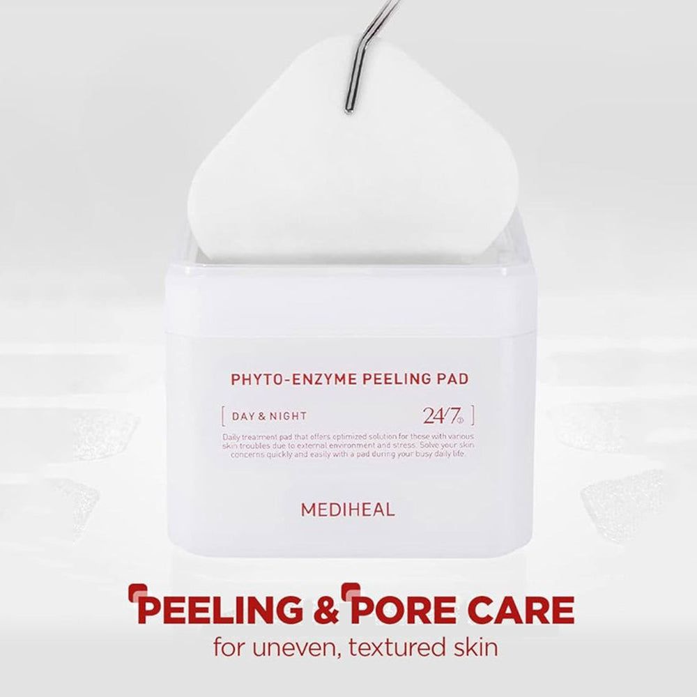 Weißer Behälter mit "PHYTO-ENZYME PEELING PAD". Ein Pad wird mit einer Pinzette entnommen. Text: "PEELING & PORE CARE".
