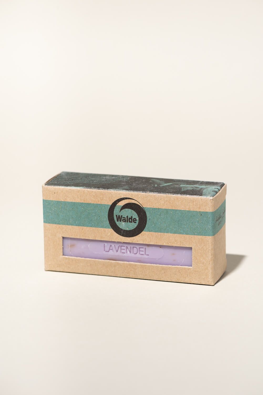 Seife in Kartonverpackung. Aufschrift "Walde" und "Lavendel". Grün-braune Verpackung.