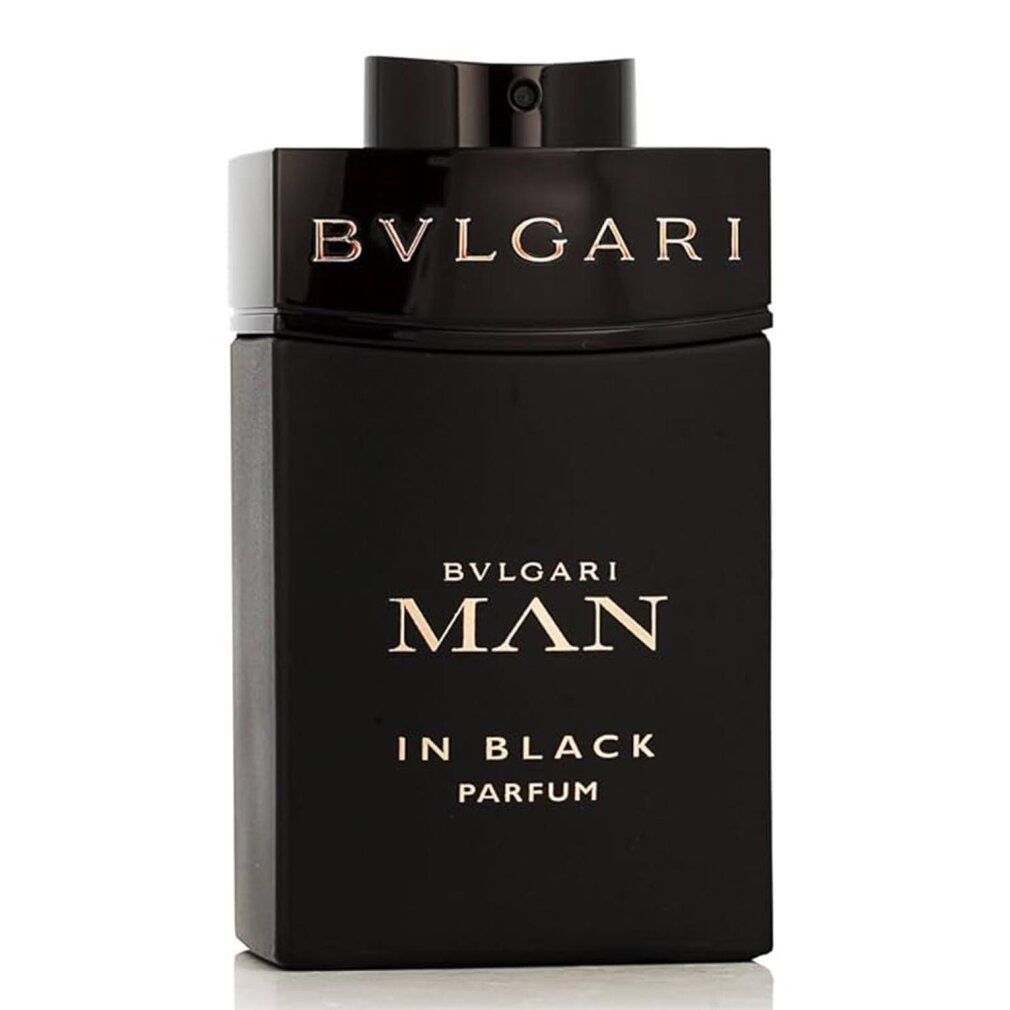 Schwarze Glasflasche mit silberner Schrift: BVLGARI MAN IN BLACK PARFUM.