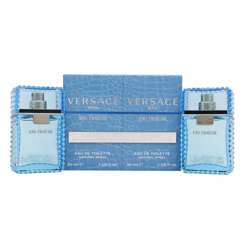Zwei Flakons und eine Schachtel. Hellblaue Flakons mit silbernen Verschlüssen. Die Schachtel trägt den Schriftzug Versace Man Eau Fraiche.