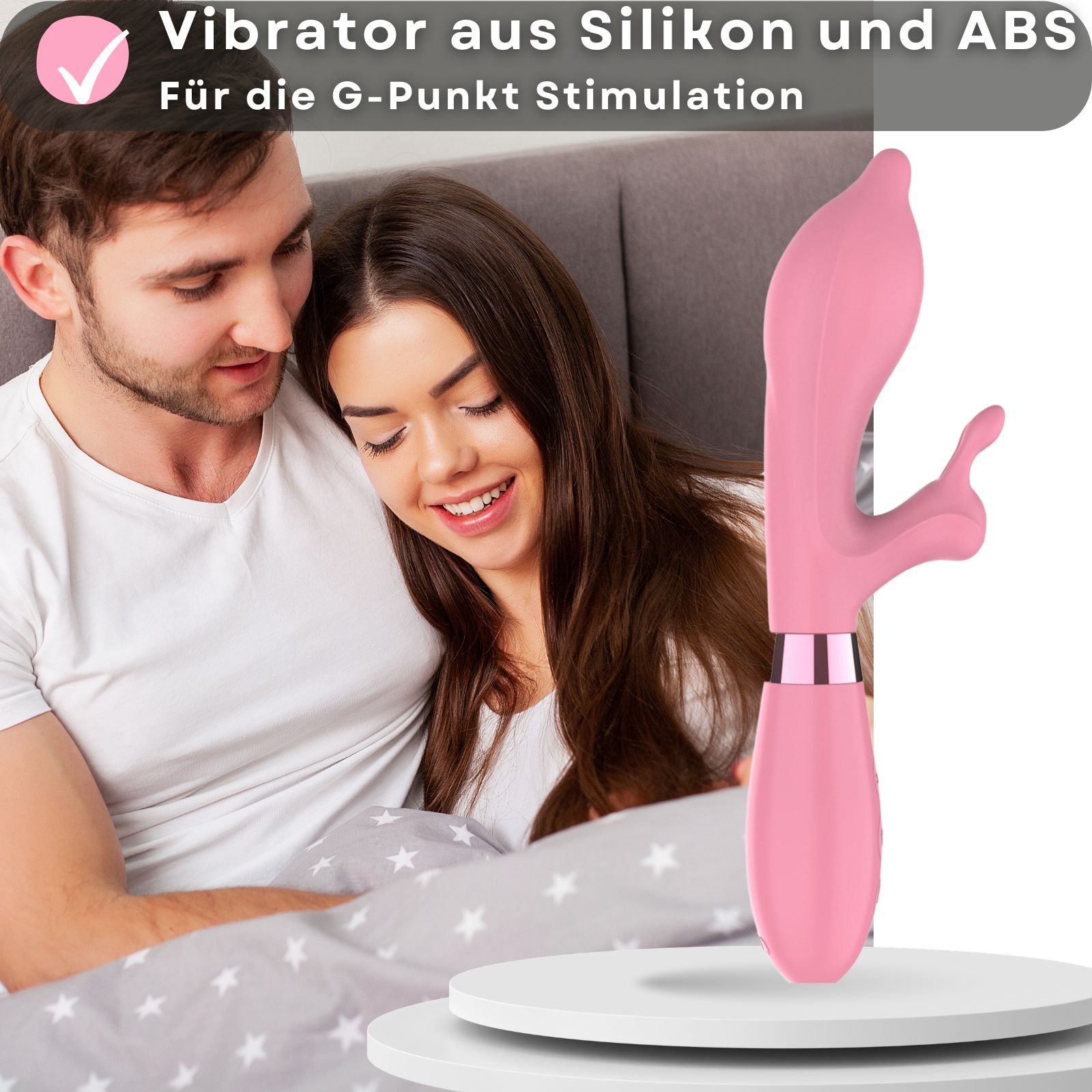 Rosa Vibrator mit Hasenohren. Aus Silikon. Wiederaufladbar via USB. 10 Vibrationsmodi. Paar im Hintergrund.