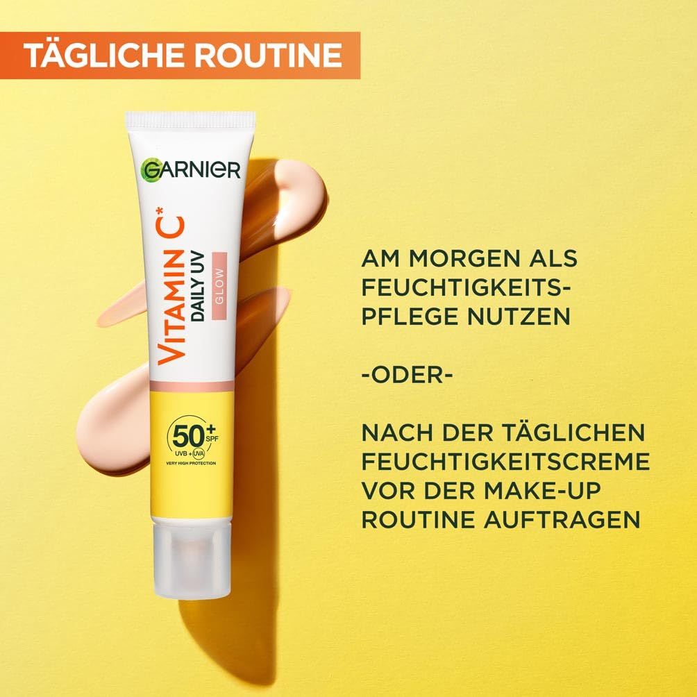 Garnier Vitamin C Daily UV Glow Tube und Creme-Klecks. Text: Täglicher Routine. Morgens als Feuchtigkeitspflege oder nach Feuchtigkeitspflege.