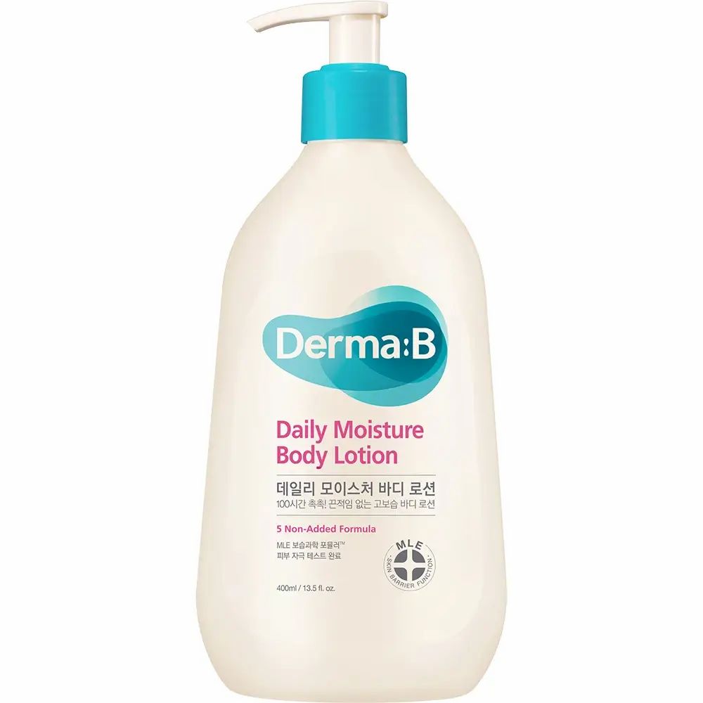 Weiße Flasche mit blauem Pumpkopf. Aufschrift: Derma:B Daily Moisture Body Lotion. Koreanischer Text und Logo.