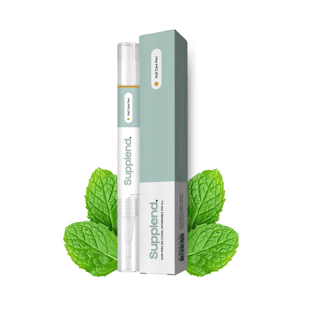 Nagelpflege-Stift und Verpackung. Aufschrift: Supplend. Mit Minzblättern. Verpackung mit Aufschrift: Nail Care Pen.