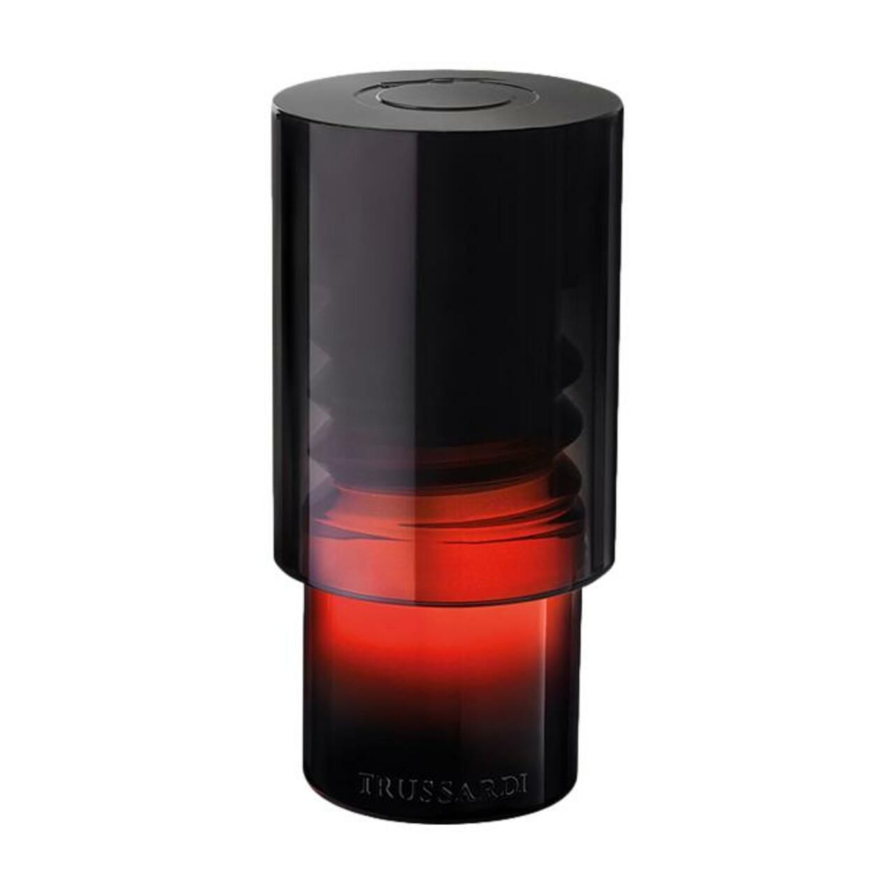 Zylindrische Flasche mit schwarzem Deckel und rotem Farbverlauf. Unten steht "TRUSSARDI".