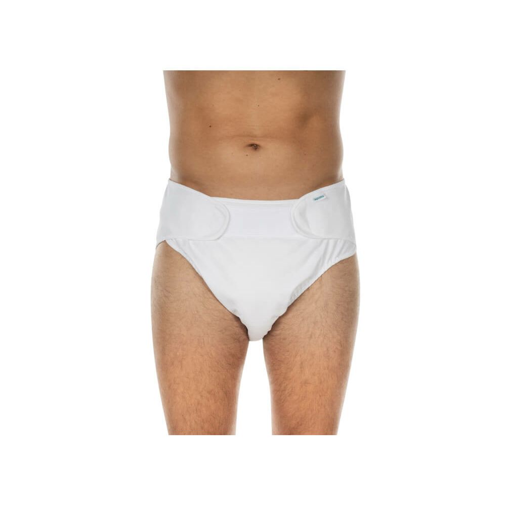 Weiße Windelhose, vorne. Klettverschlüsse an den Seiten. Gezeigt an einer Person.