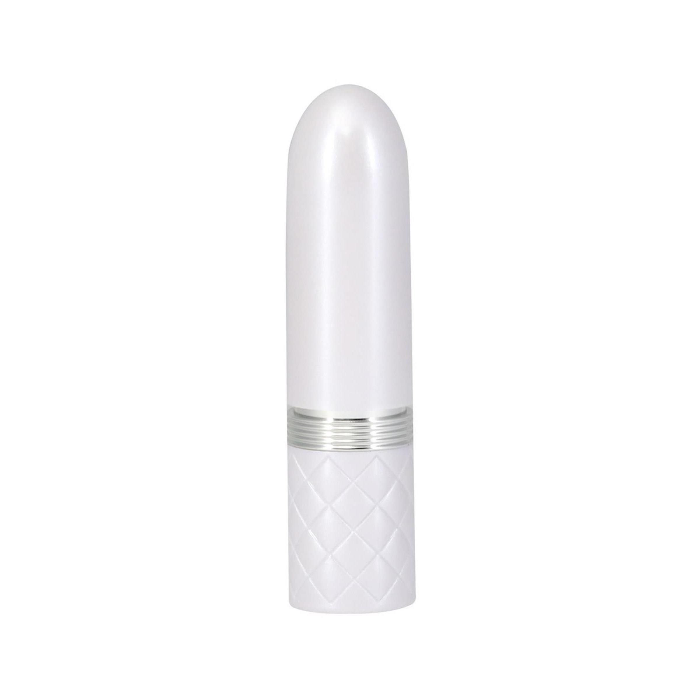 Geschlossener Lippenstift-Vibrator in Weiß mit silbernem Ring und Rautenmuster.