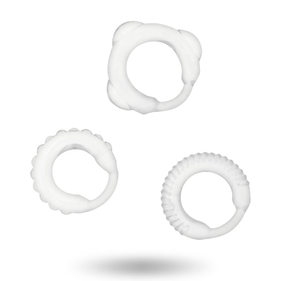 Drei durchsichtige C-Ringe. Unterschiedliche Designs: geriffelt, mit Noppen und mit Ausbuchtungen. Alle mit einer Basis.
