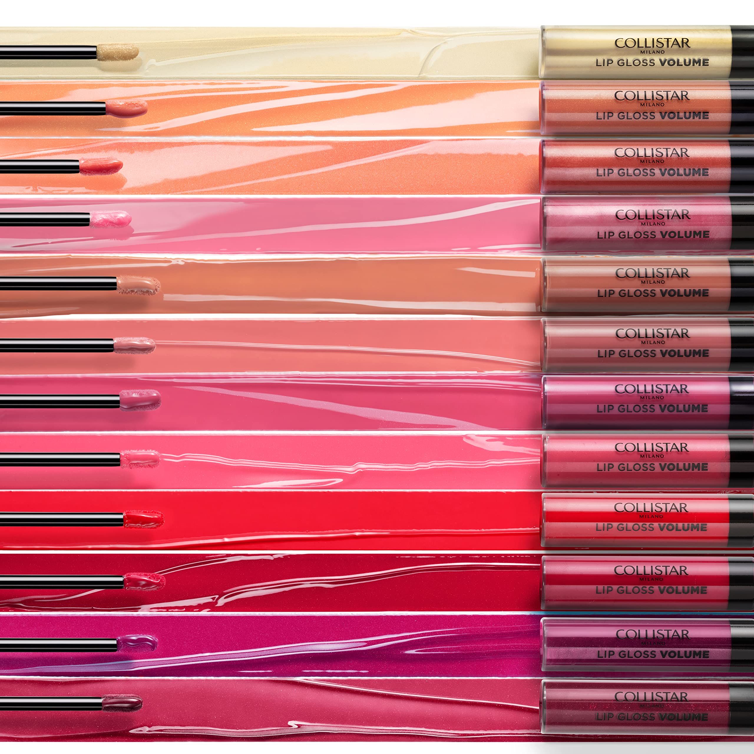 Verschiedene Lipgloss-Farben aufgetragen. Schwarze Deckel. Aufschrift: COLLISTAR LIP GLOSS VOLUME.
