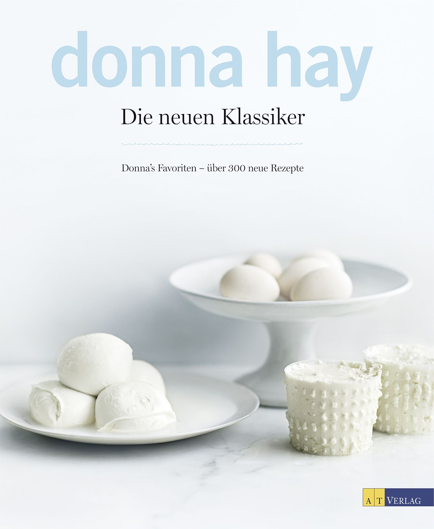 Buchcover mit Titel "Die neuen Klassiker" und Autor "donna hay". Auf Tellern und einer Etagere sind Eier und Käse drapiert.