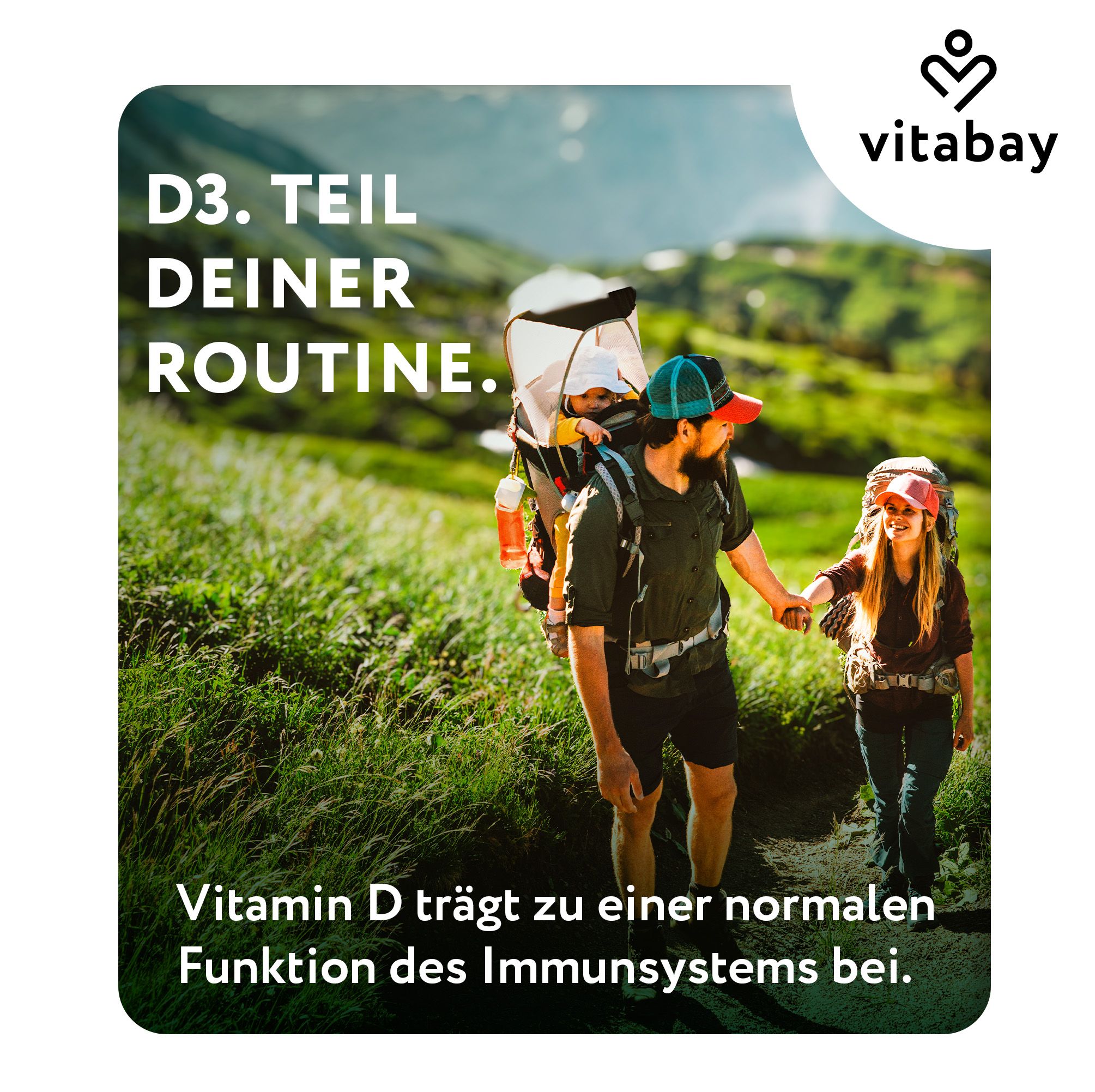 Familie wandert in den Bergen. Vitabay D3. Teil deiner Routine. Für normale Immunfunktion.