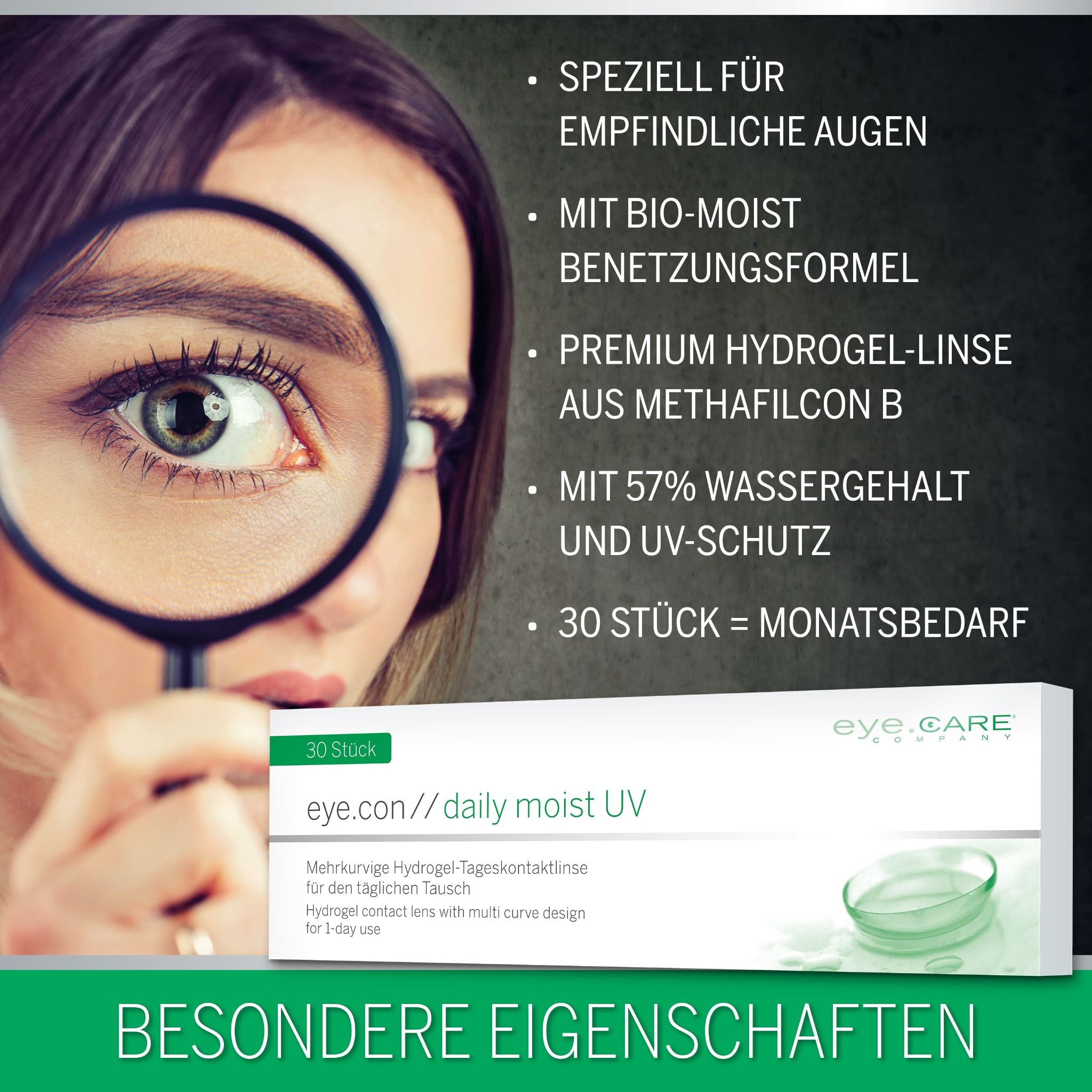 Frau mit Lupe betrachtet ein Auge, neben der Verpackung von eye.con // daily moist UV Kontaktlinsen.
