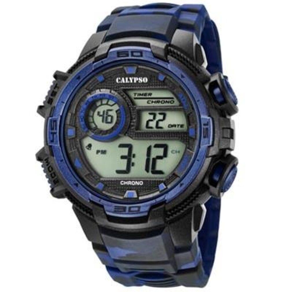Digitaluhr mit blauem und schwarzem Armband. Anzeige von Uhrzeit, Datum und Stoppuhr-Funktion. Marke CALYPSO.