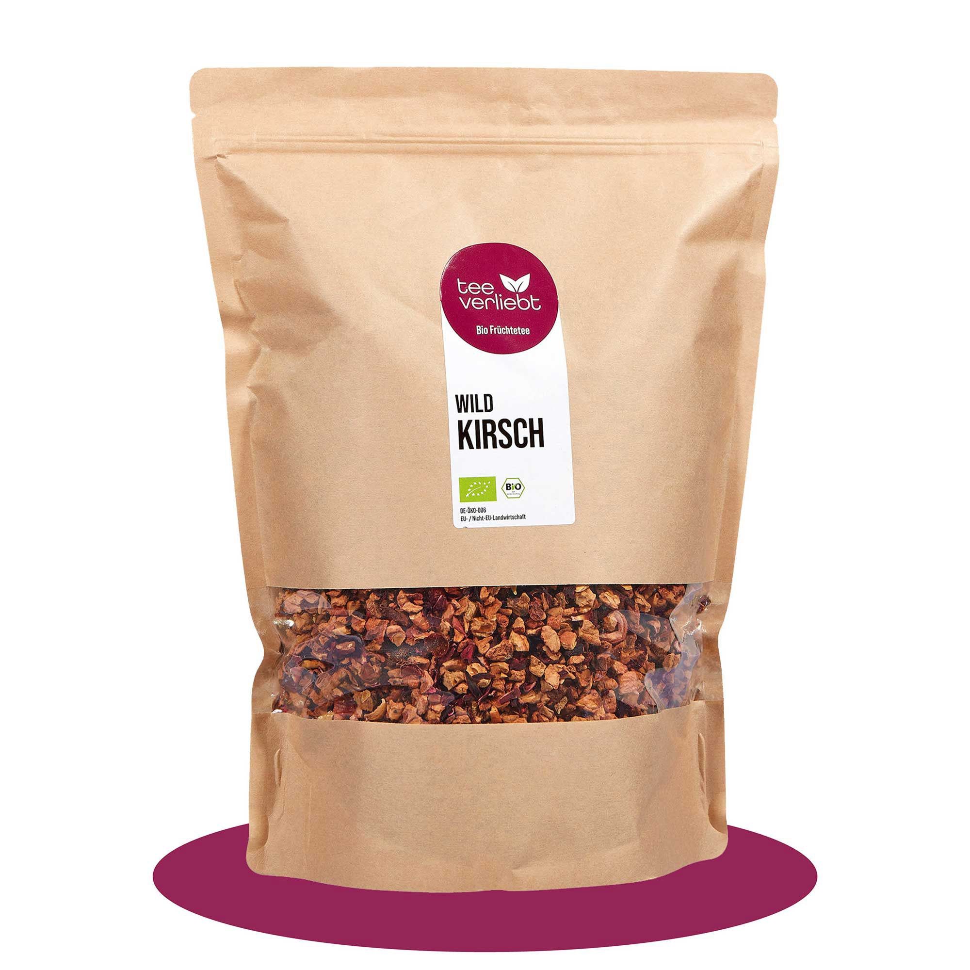 Beutel mit teeverliebt Wildkirsch Bio Früchtetee. Sichtfenster zeigt losen Tee. Bio-Siegel.