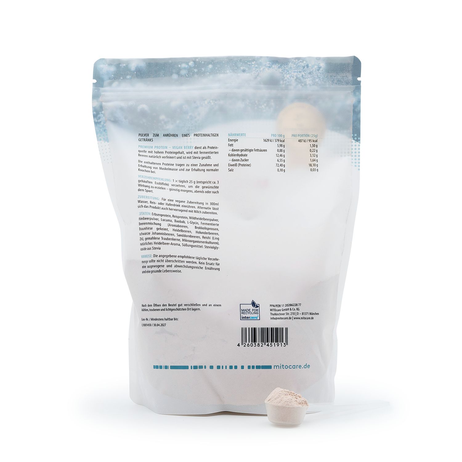 Rückseite eines Beutels MITOcare® Premium Protein Vegan Berry Pulver mit Nährwertangaben und Siegeln.